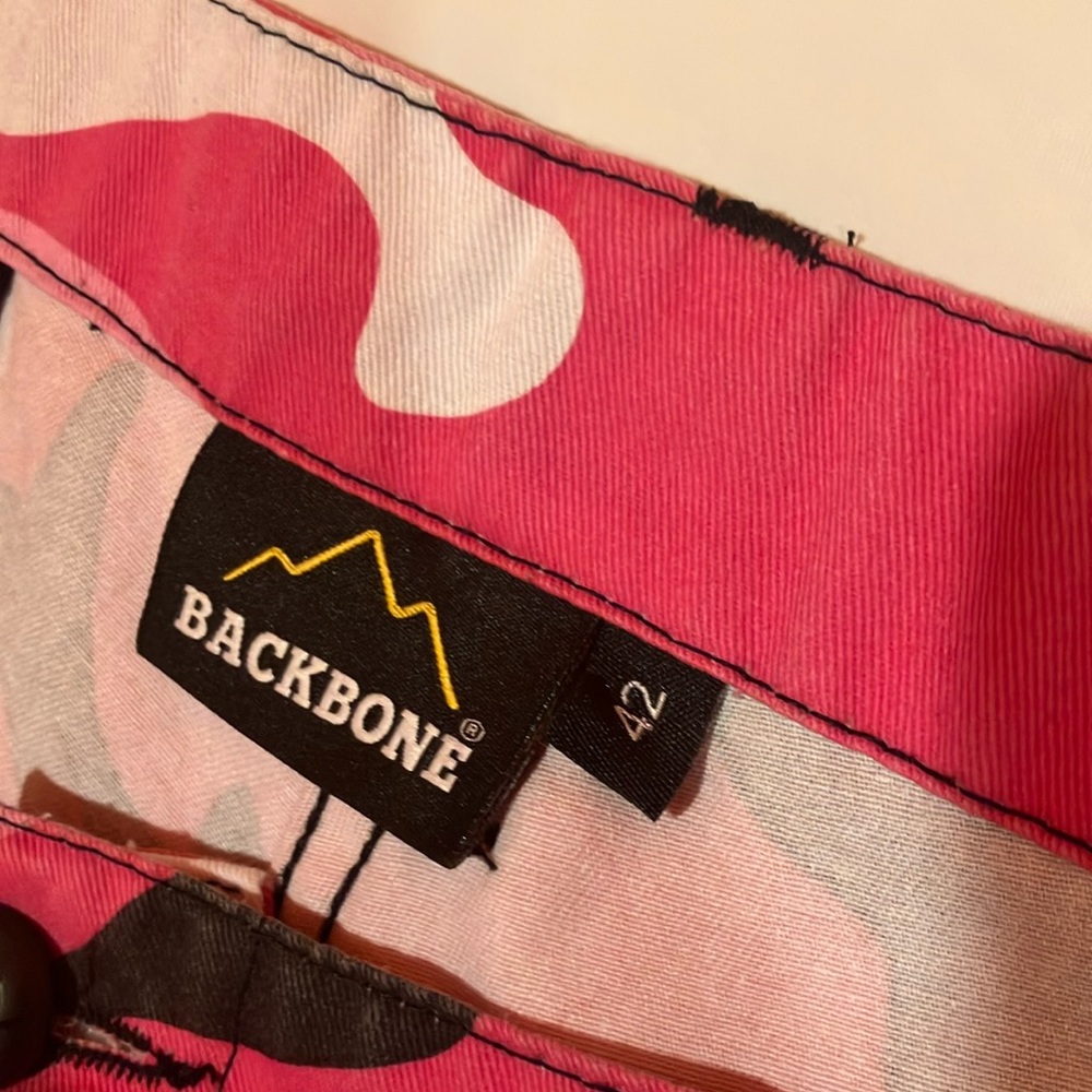 NWOT Backbone Cargo Shorts Pink Camo 42 - Picture 3 of 3